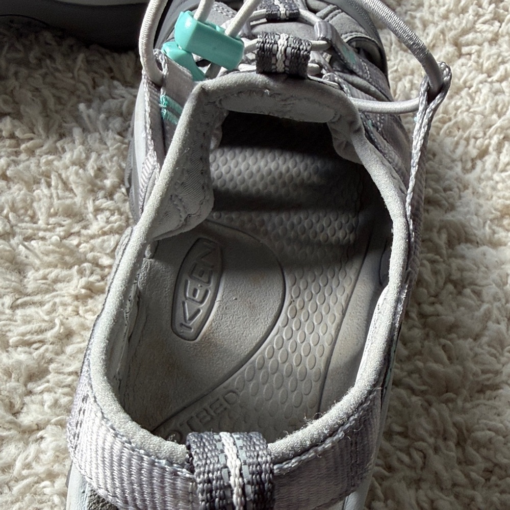 Keen Newport H2 Gray Outdoor Closed-Toe Sandals with Mint Details - Picture 4 of 8